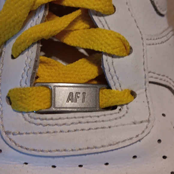 Youth Nike Air Force 1 in white - Picture 2 of 8